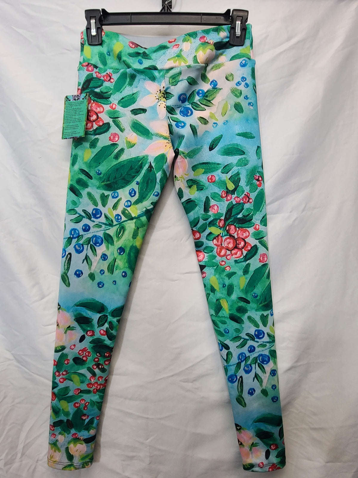 Discontinued Ak Berries Yoga Leggings Size M and XL - Clearance